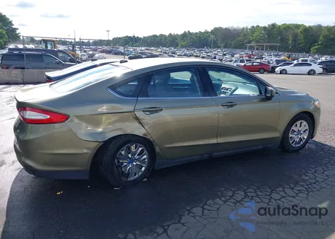 2013 Ford Fusion S z USA, uszkodzony, nr VIN 3FA6P0G70DR126797